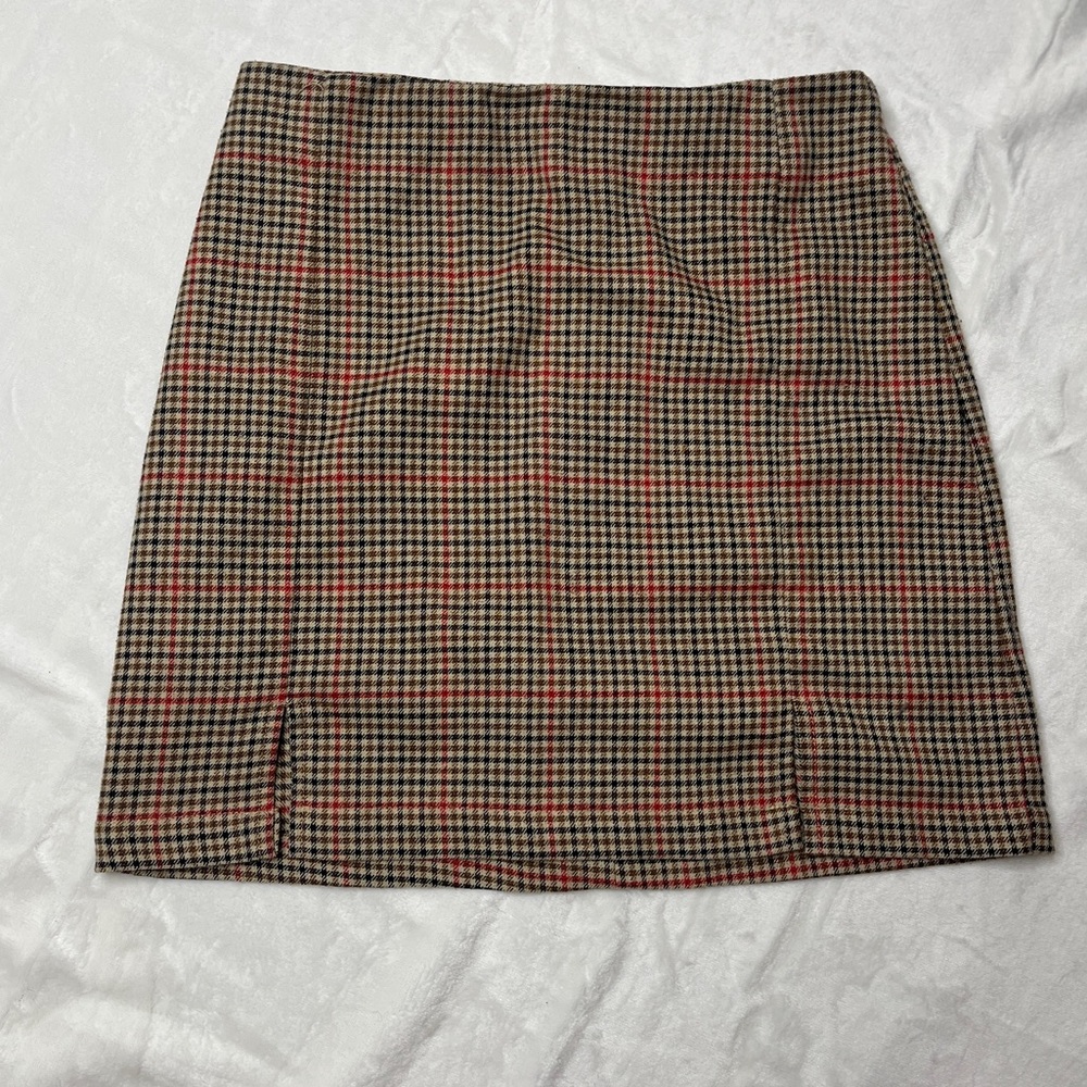 Plaid mini skirt with slit